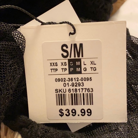 Black Lace Overwhere - Picture 3 of 3